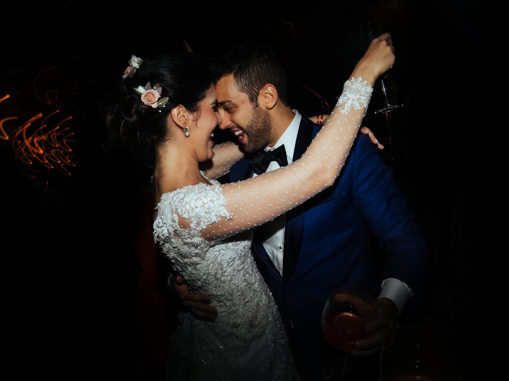 5 ideias de títulos:
1. As Melhores Músicas para a Valsa dos Noivos: Clássicas e Modernas
2. Guia Completo: Como Planejar a Coreografia da Valsa dos Noivos
3. Tendências Inovadoras para a Dança dos Noivos em 2024/2025
4. Dicas Essenciais para um Ensaio de Valsa dos Noivos Perfeito
5. Valsa dos Noivos: Simbolismo