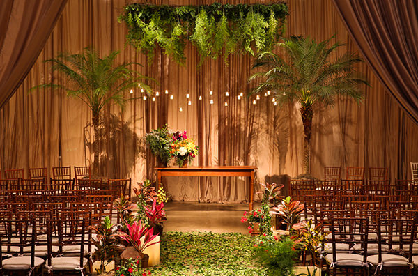 Velas de LED vs. Velas de Cera: Qual a Melhor Opção para Decoração Suspensa?