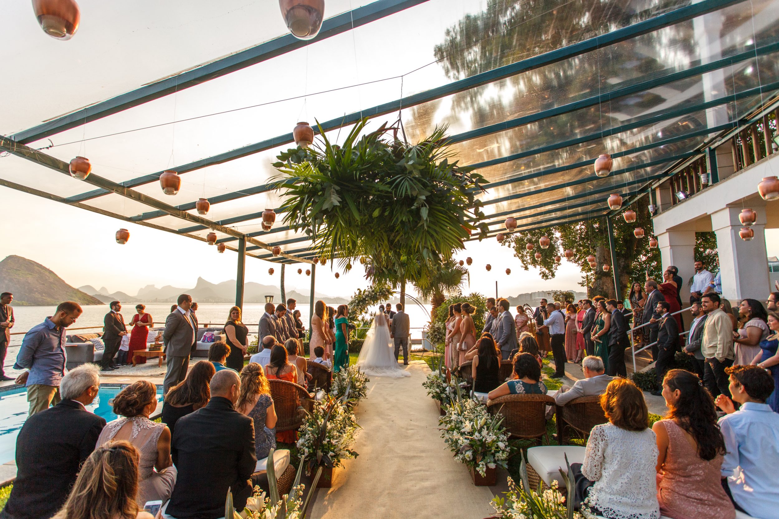 Velas de LED vs. Velas de Cera: Qual a Melhor Opção para Decoração Suspensa?