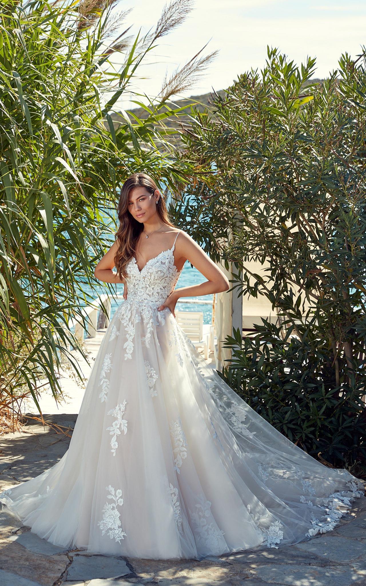 vestido de noiva alça fina com costas nuas