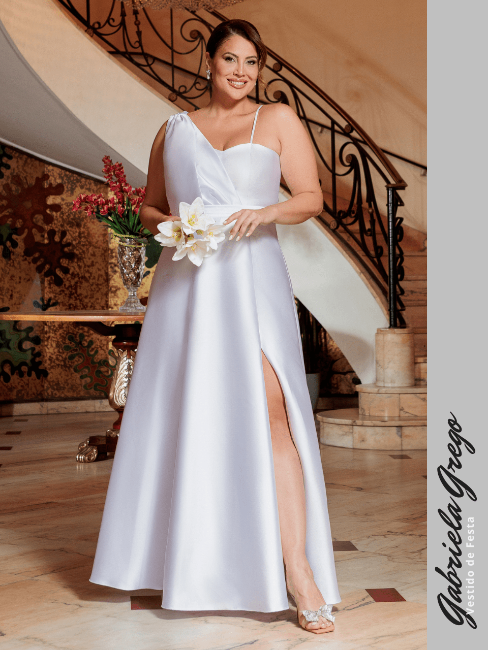 vestido de noiva alça fina e decote V