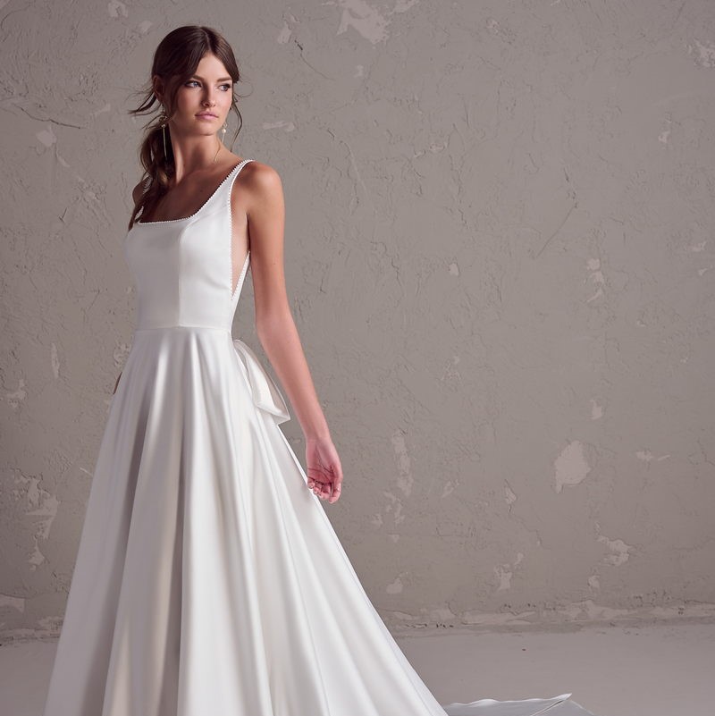 vestido de noiva alça fina com costas nuas
