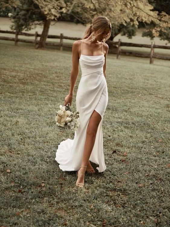 vestido de noiva alça fina com transparência