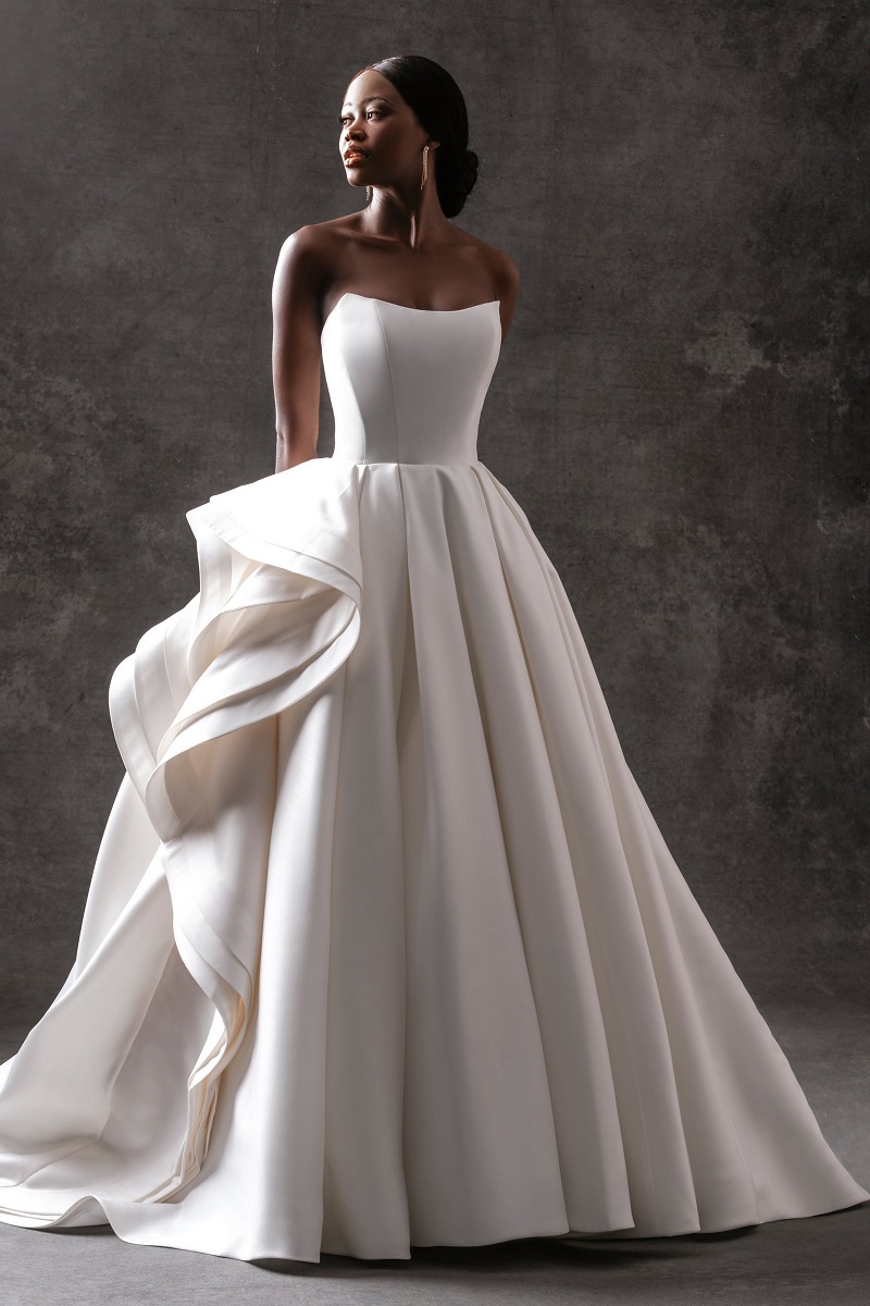 Vestido de noiva com linhas limpas