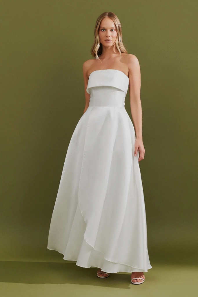 Vestido de noiva com silhueta escultural