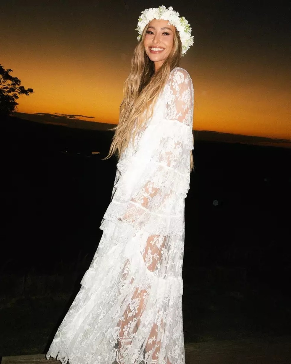 5 ideias de títulos:
1. O Guia Completo do Vestido de Noiva Boho Chic para Casamentos na Praia
2. Tecidos Leves e Detalhes Artesanais: A Essência do Vestido Boho para o Litoral
3. Decotes e Cortes: Como Escolher o Vestido de Noiva Boho Perfeito para a Praia
4. Onde Encontrar o Vestido de Noiva Boho Ideal: Lojas e Marketplaces
5. Cores e Inspirações: A Paleta de Cores do Vestido de Noiva Boho para Casamentos Diurnos