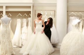 5 ideias de títulos: 1. Branco Gelo: O Guia Completo para a Noiva Moderna. 2. Descubra o Charme do Vestido de Noiva Branco Gelo. 3. Branco Gelo vs. Off-White: Qual a Diferença para o seu Casamento? 4. Como o Branco Gelo Transforma seu Look de Noiva. 5. Estilos de Casamento que Combinam Perfeitamente com o Branco Gelo.