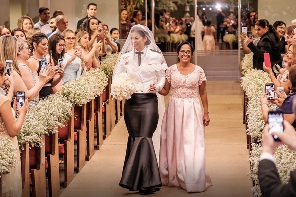 vestido de noiva camuflado para noiva ativa