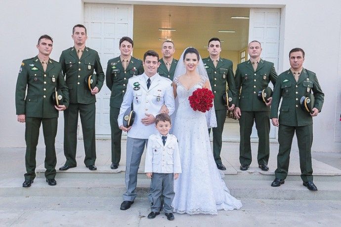 vestido de noiva camuflado com detalhes em couro
