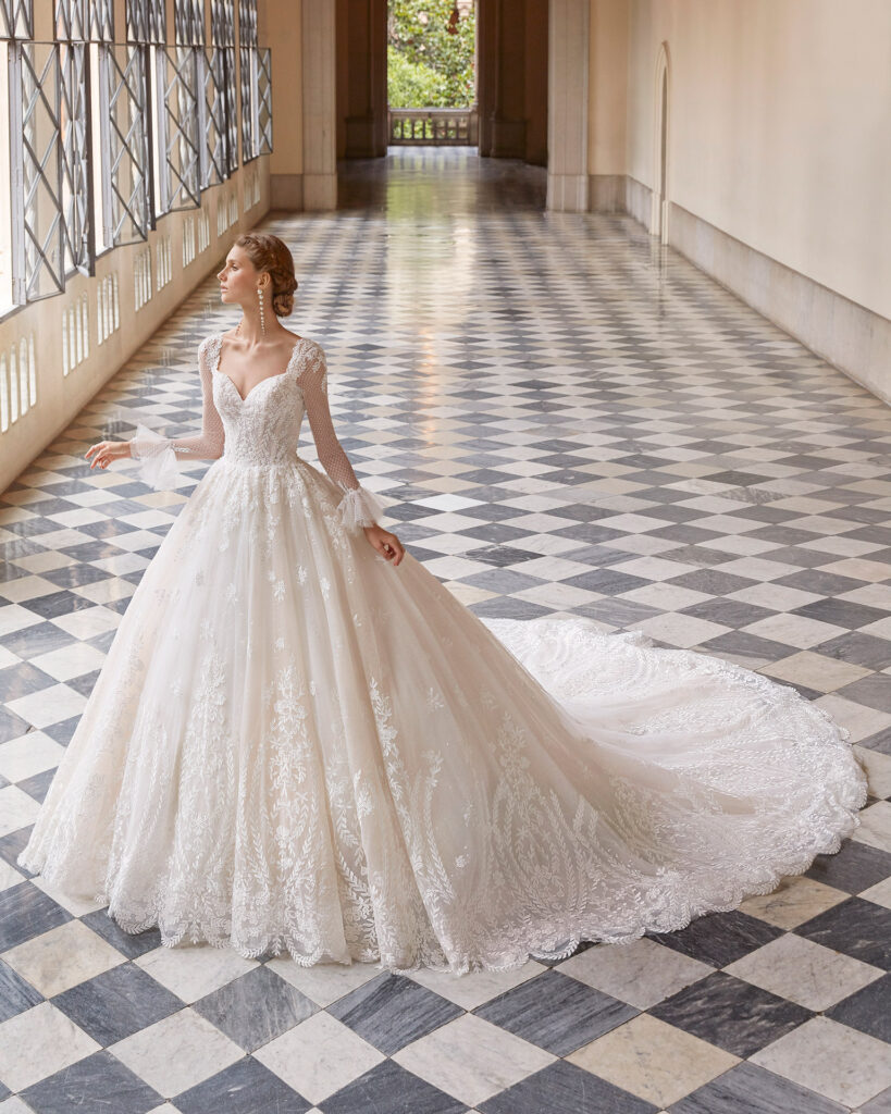 vestido de noiva cauda capela longo
