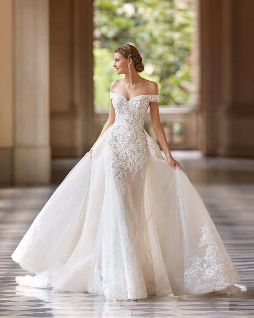 5 ideias de títulos:
1. Vestido de Noiva 2 em 1: A Versatilidade que Você Precisa no Grande Dia
2. Cauda Removível: Transforme seu Look de Noiva da Cerimônia para a Festa
3. Estilos de Vestidos de Noiva com Cauda Removível: Inspirações para Todos os Gostos
4. Conforto e Elegância: Descubra as Vantagens do Vestido de Noiva com Cauda Removível
5. Onde Comprar ou Alugar seu Vestido de Noiva com Cauda Removível: Guia Completo