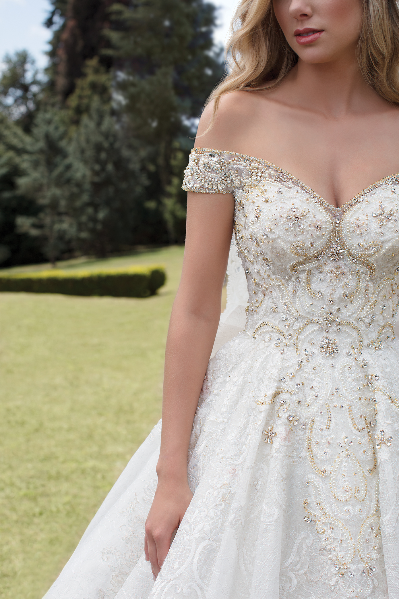 Decotes e Mangas em Alta: Tendências para Vestidos de Noiva 2025/2026