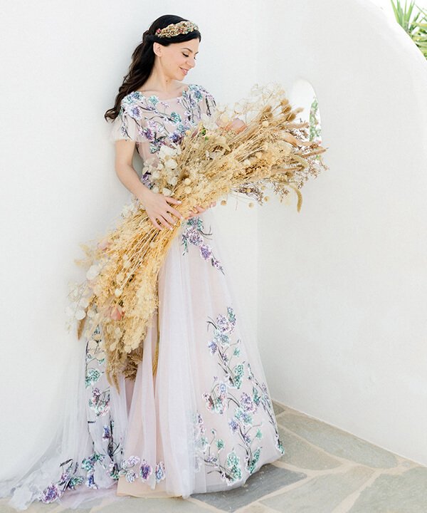 vestido de noiva com bordado moderno