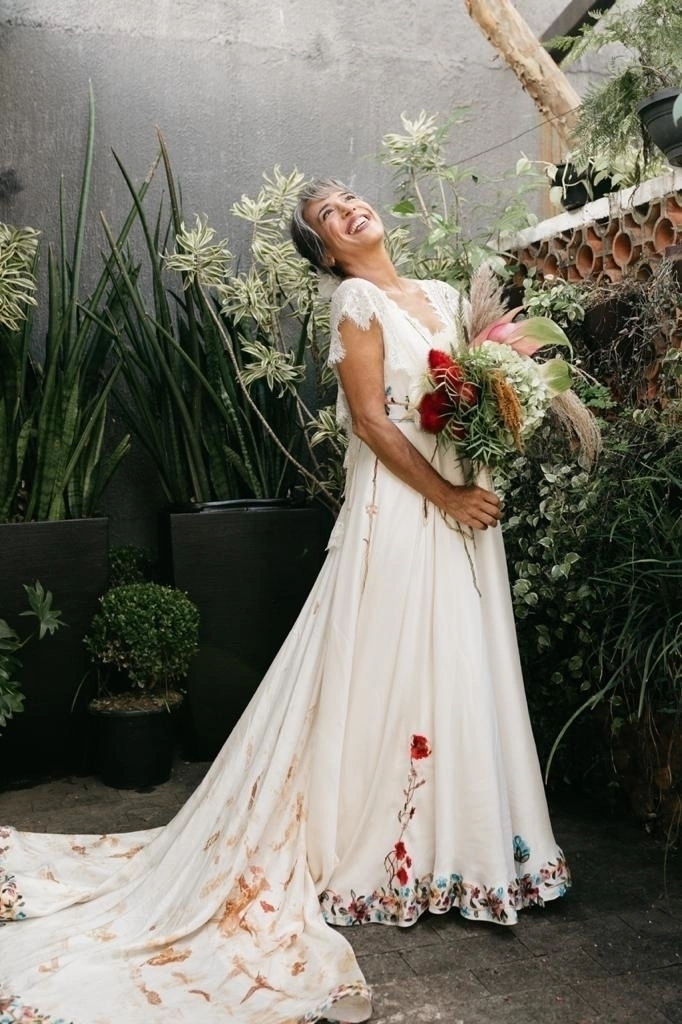 vestido de noiva com bordado prateado
