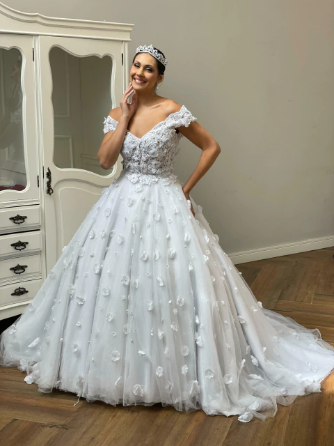 vestido de noiva com bordado em tule