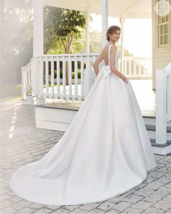 vestido de noiva com laço nas costas