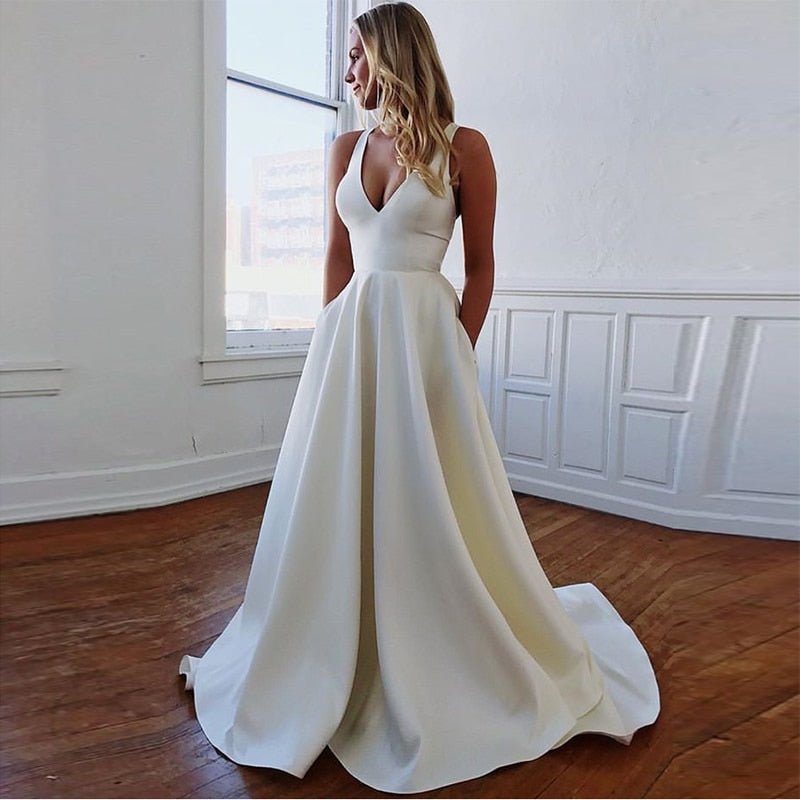 Vestido de Noiva Minimalista com Laço: Elegância e Sofisticação Atemporal