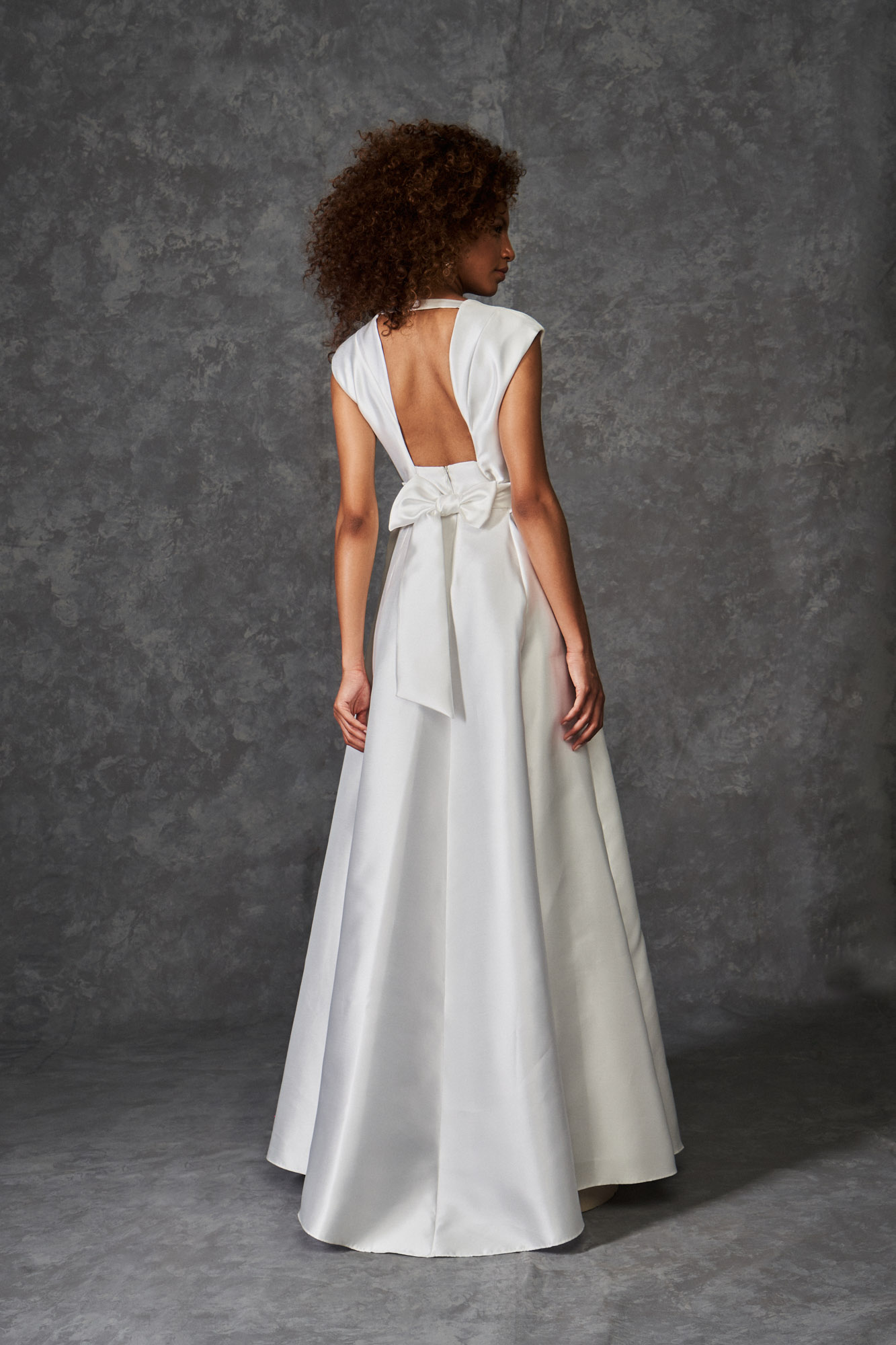 Guia Completo: Laços em Vestidos de Noiva Curtos vs. Longos