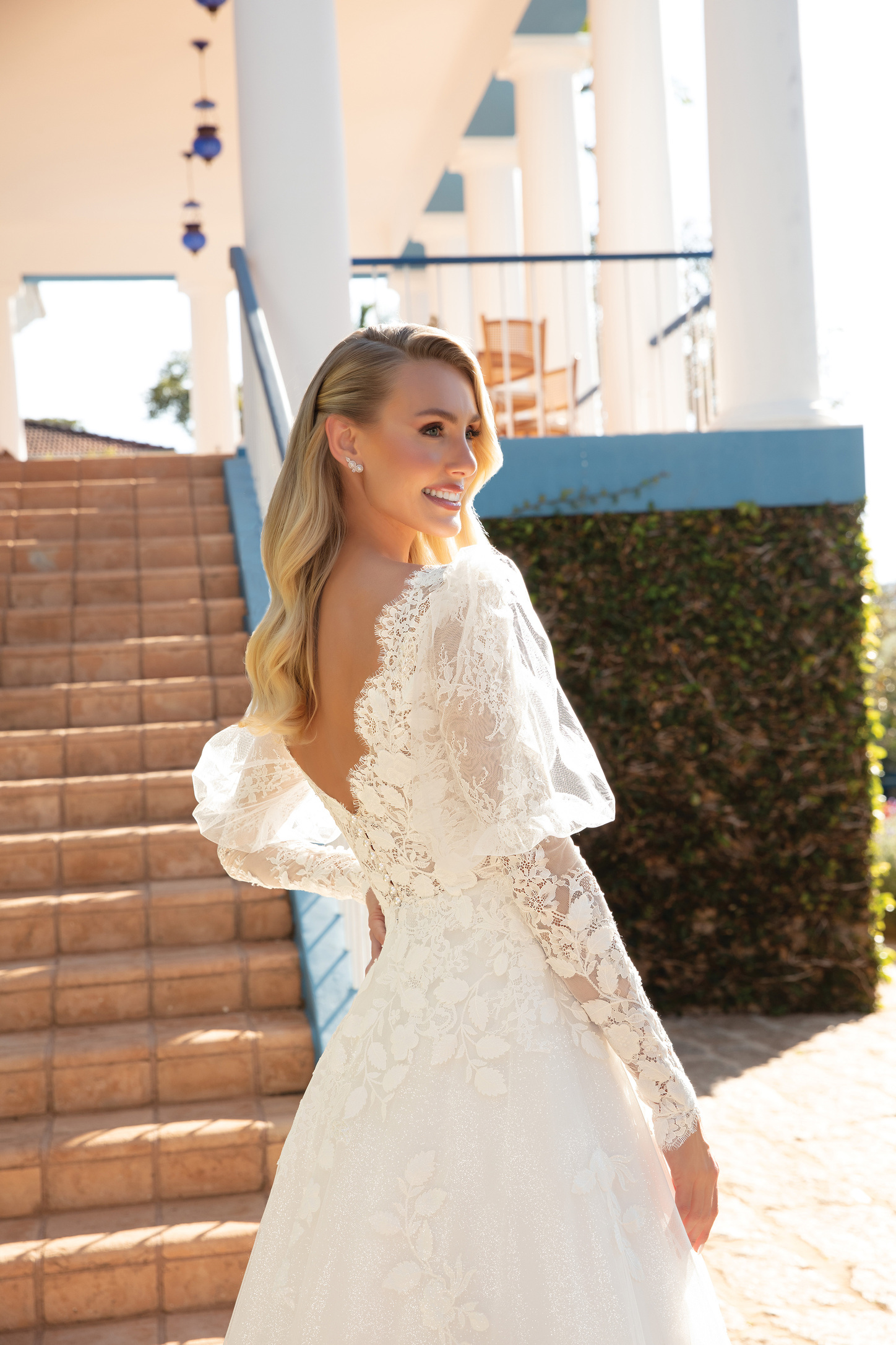 vestido de noiva com mangas bufantes removíveis off-shoulder