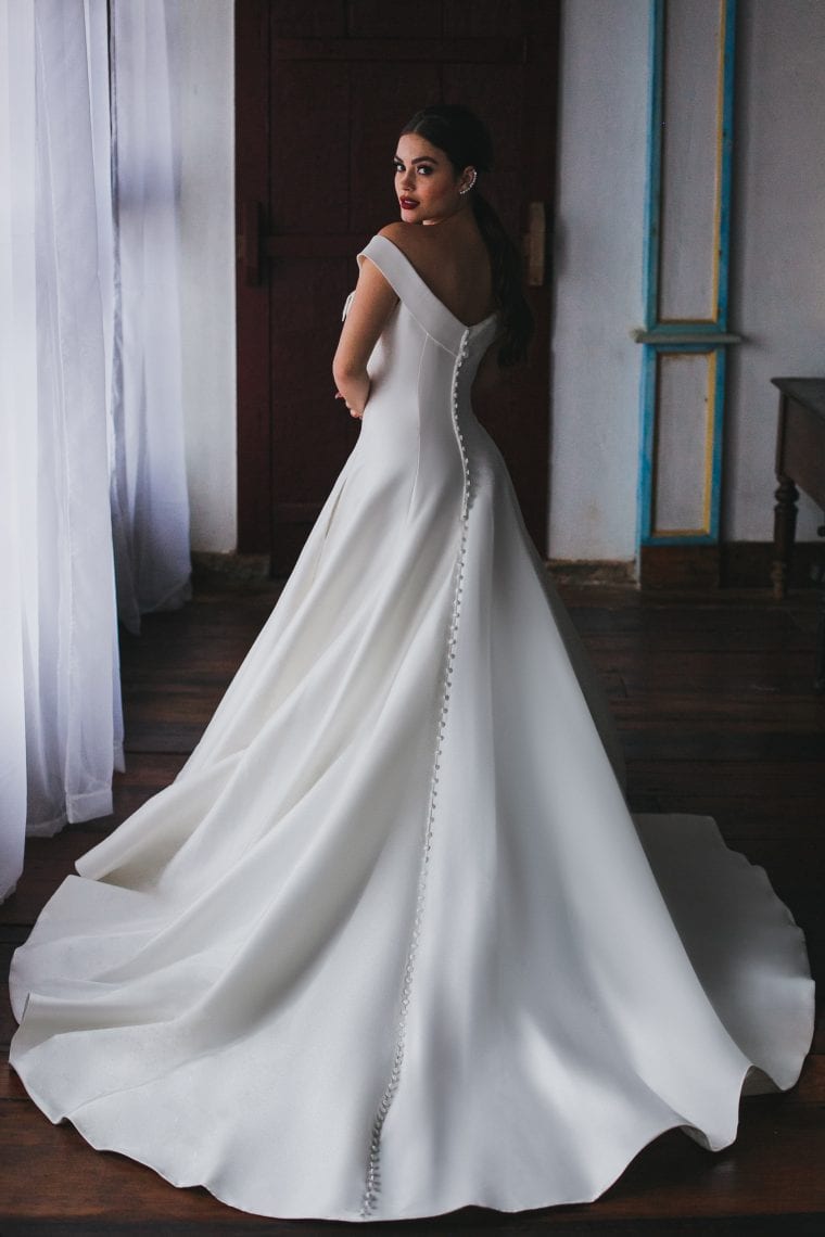 5 ideias de títulos:
1. Vestidos de Noiva com Ombreiras: A Tendência que Voltou com Tudo.
2. Como Escolher o Vestido de Noiva Perfeito com Ombreiras.
3. Estilos de Vestidos de Noiva com Ombreiras: Do Vintage ao Moderno.
4. Onde Encontrar Vestidos de Noiva com Ombreiras: Lojas e Preços.
5. Vestidos de Noiva com Ombreiras: Inspirações para o Seu Grande Dia.