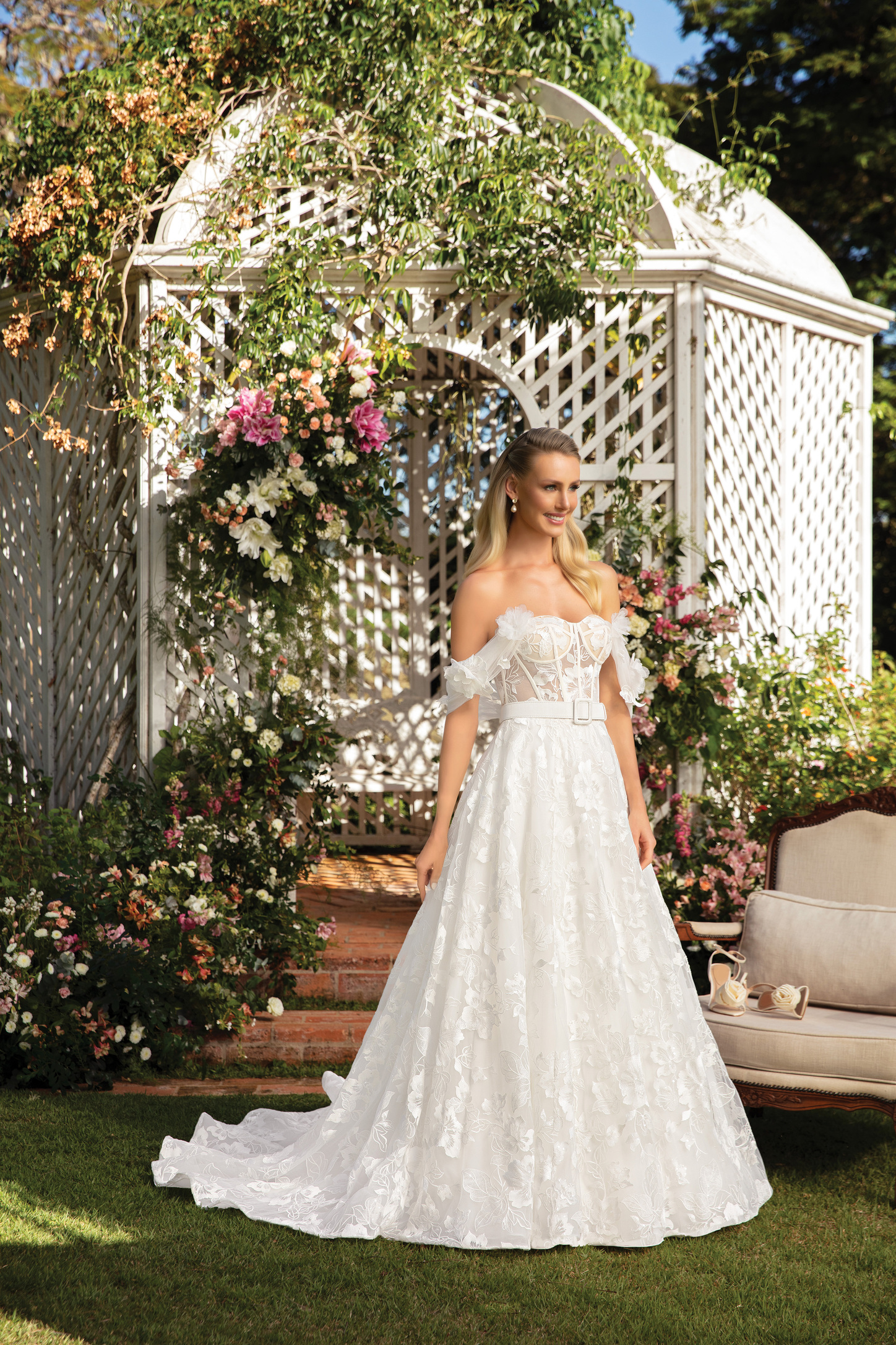 5 ideias de títulos:
1. Vestidos de Noiva com Ombreiras: A Tendência que Voltou com Tudo.
2. Como Escolher o Vestido de Noiva Perfeito com Ombreiras.
3. Estilos de Vestidos de Noiva com Ombreiras: Do Vintage ao Moderno.
4. Onde Encontrar Vestidos de Noiva com Ombreiras: Lojas e Preços.
5. Vestidos de Noiva com Ombreiras: Inspirações para o Seu Grande Dia.