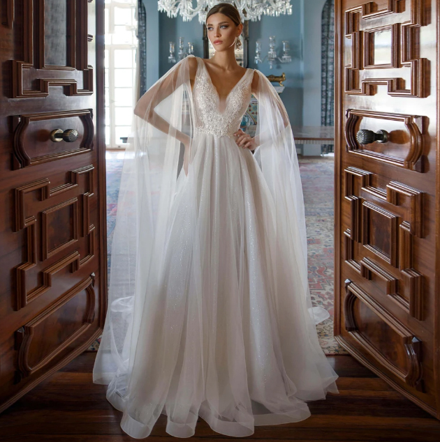 Mangas e decotes em tule point d'esprit: elegância atemporal para noivas
