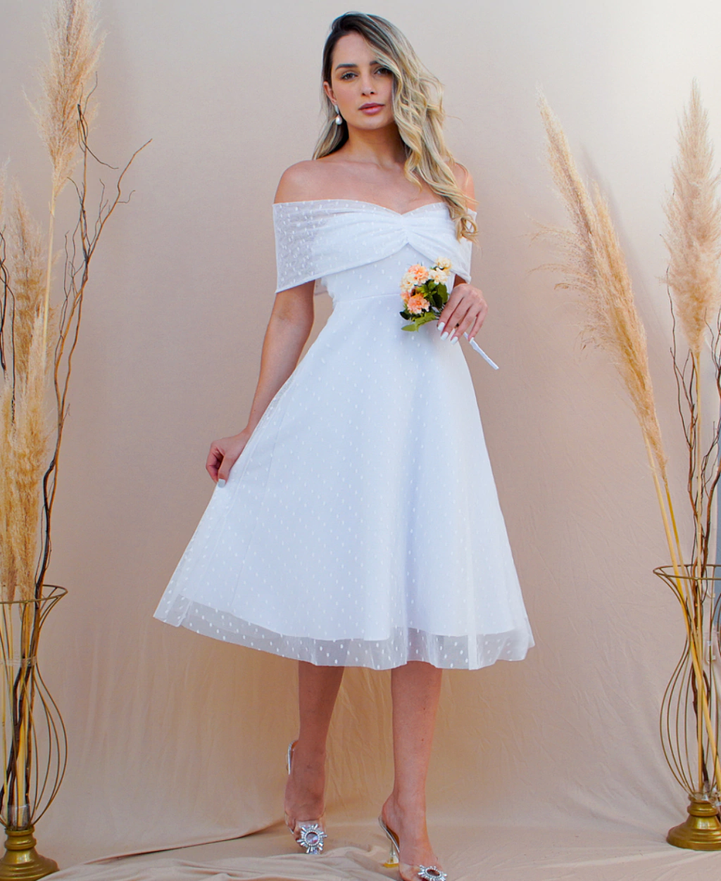 Vestidos de noiva com tule de poá para casamento civil: opções e dicas
