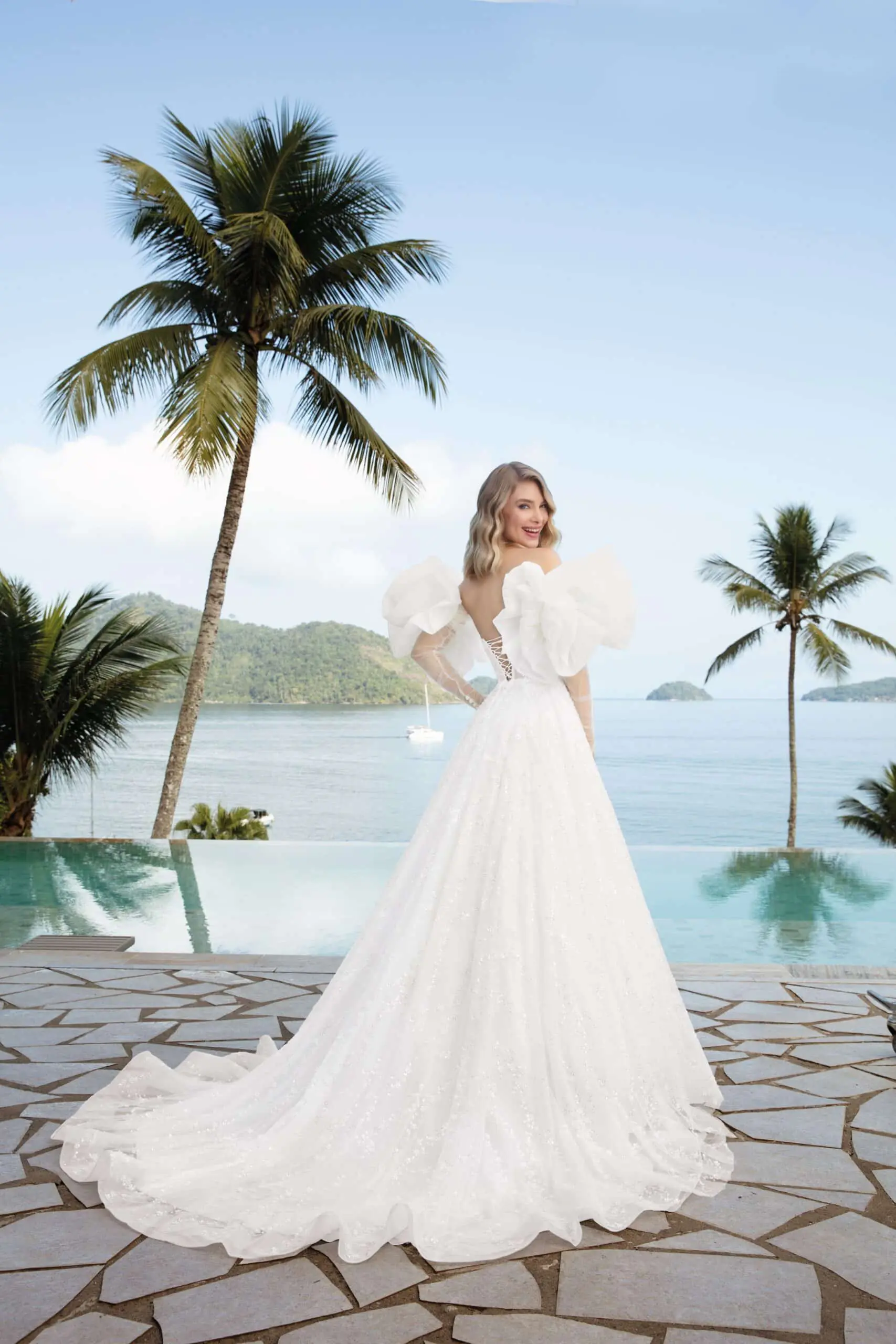 Decote halter vs. costas nadador: qual o melhor para seu vestido de noiva?