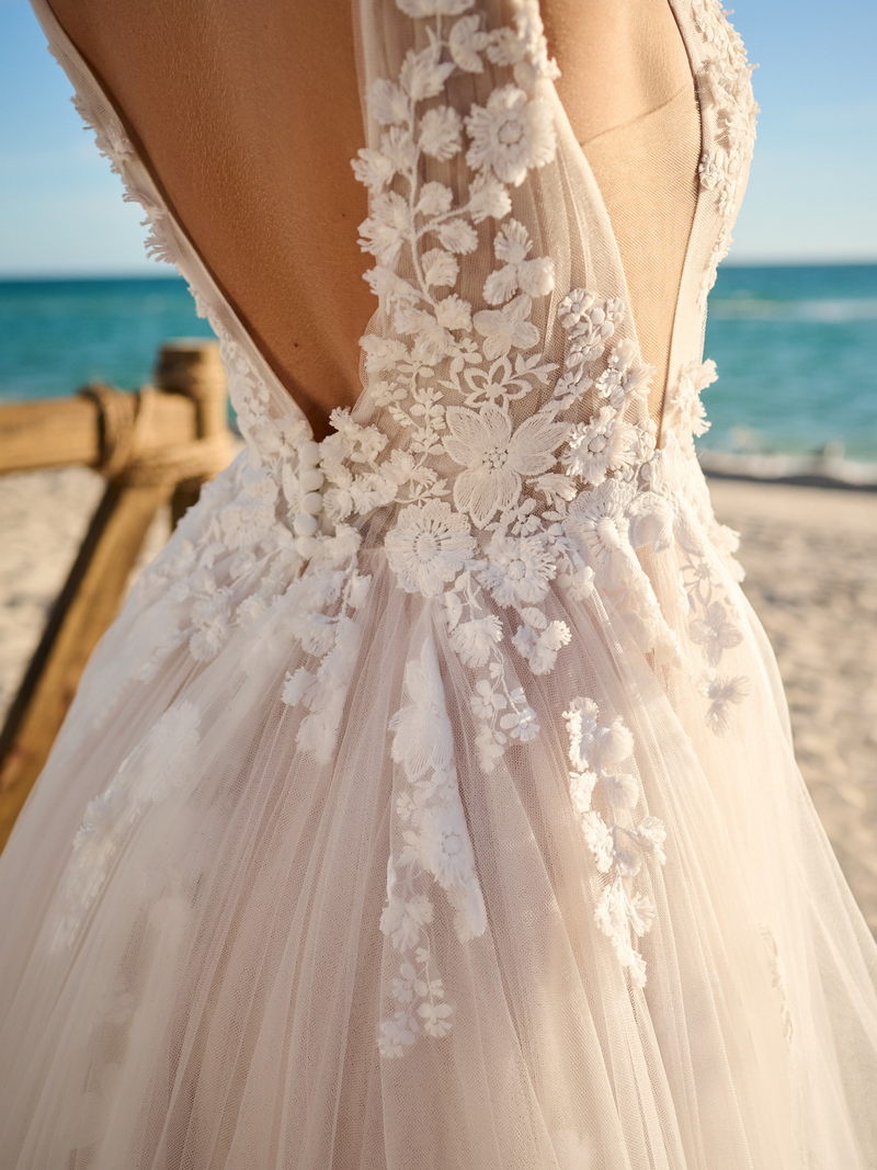 Decote halter vs. costas nadador: qual o melhor para seu vestido de noiva?