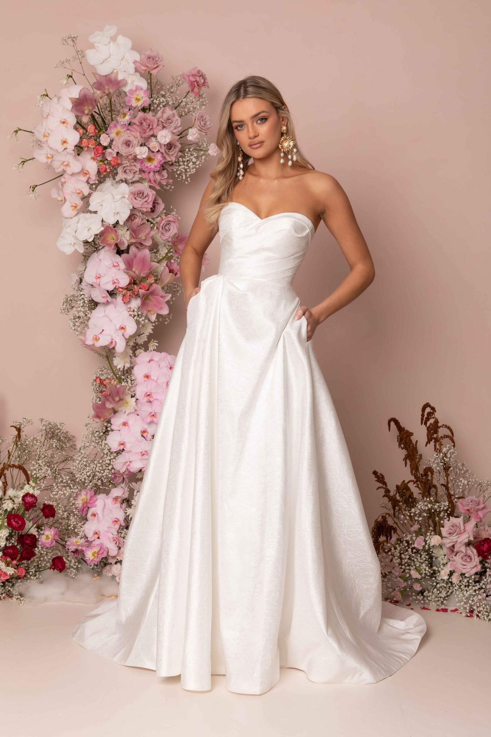 Como Escolher o Crepe Alfaiataria Ideal para Seu Vestido de Noiva
