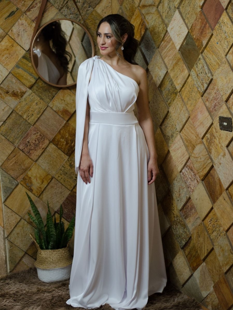 Crepe Alfaiataria vs. Outros Tecidos: Qual o Melhor para Seu Vestido?