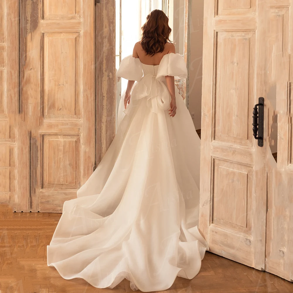 Vestidos de Noiva Minimalistas: Guia Completo para o Casamento Civil