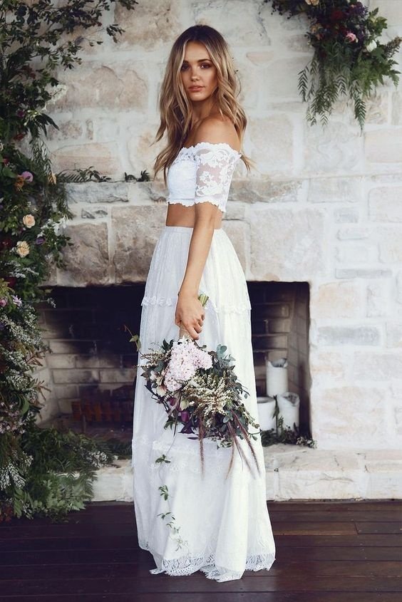 5 ideias de títulos:
1. Bridal Separates: A Tendência que Está Redefinindo os Casamentos Modernos
2. Do Boho ao Minimalista: Como Usar o Conjunto Cropped e Saia no Seu Grande Dia
3. Dicas Essenciais para Escolher o Conjunto Perfeito de Cropped e Saia para Noivas
4. Bridal Separates: Versatilidade e Estilo para a Noiva Contemporânea
5. Casamento dos Sonhos: Inspire-se com Looks de Cropped e Saia para Todas as Noivas