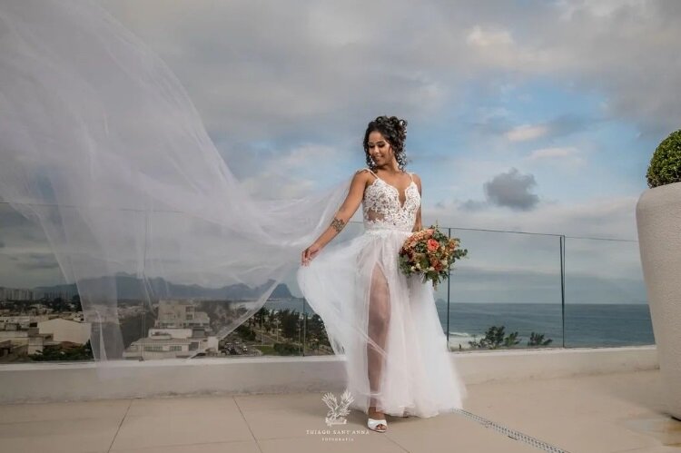 Tule e Minimalismo: Os Estilos de Vestidos Curtos para Noivas
5. Conforto e Elegância: Por Que Escolher um Vestido de Noiva Curto?