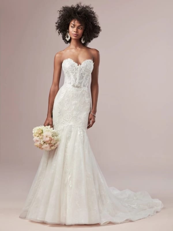 Vestido de noiva decote coração: Inspirações para casamentos diurnos e noturnos