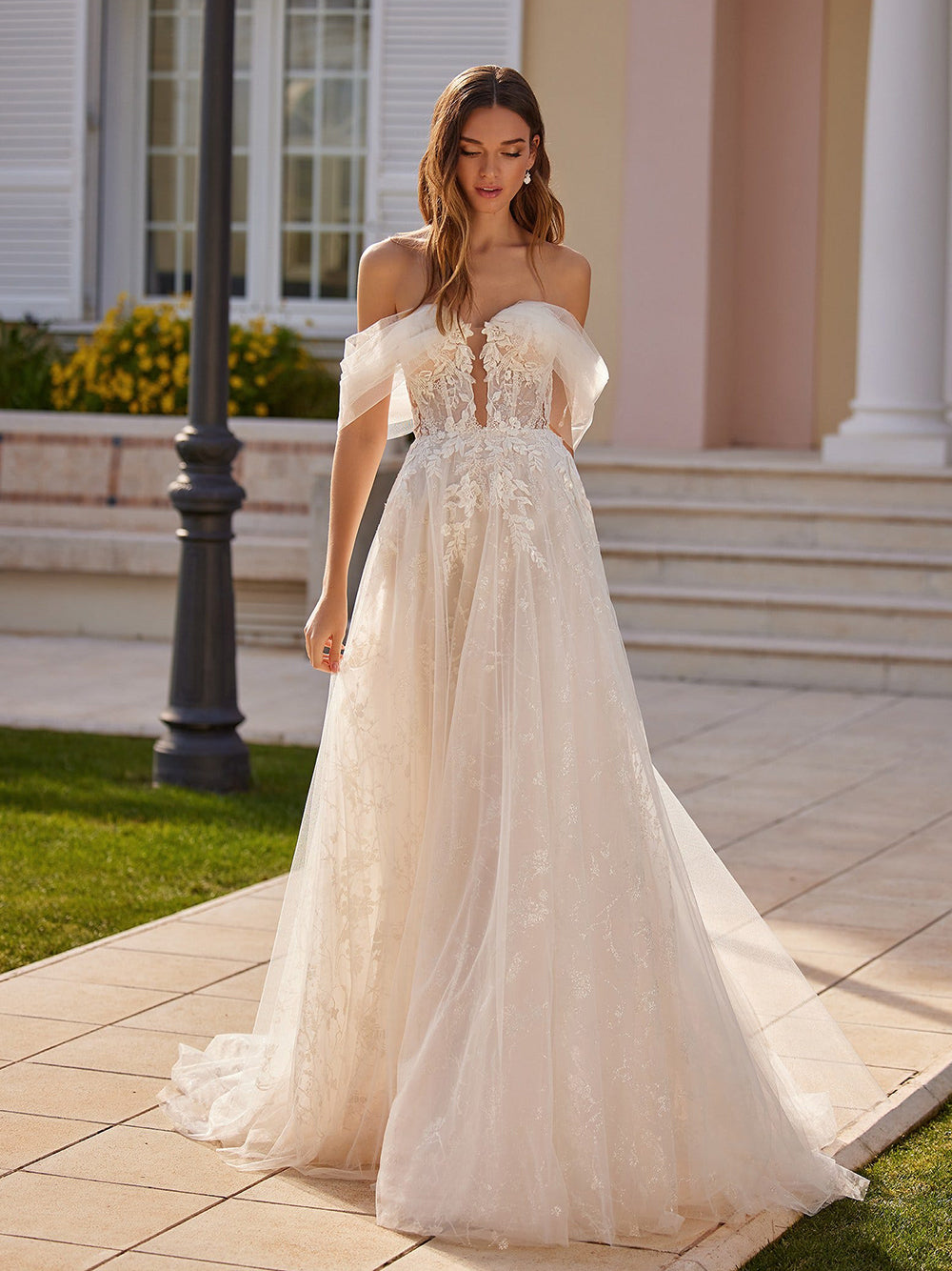 Vestido de noiva decote coração: Inspirações para casamentos diurnos e noturnos