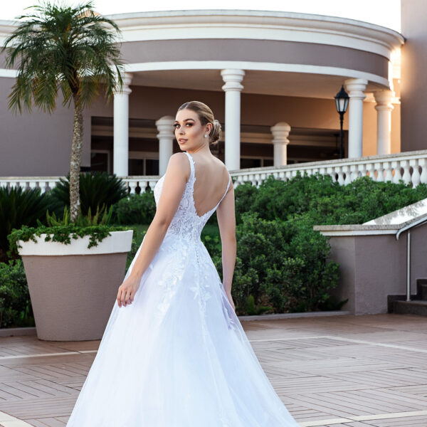 Como Escolher o Vestido de Noiva com Decote Quadrado Ideal para Seu Biotipo