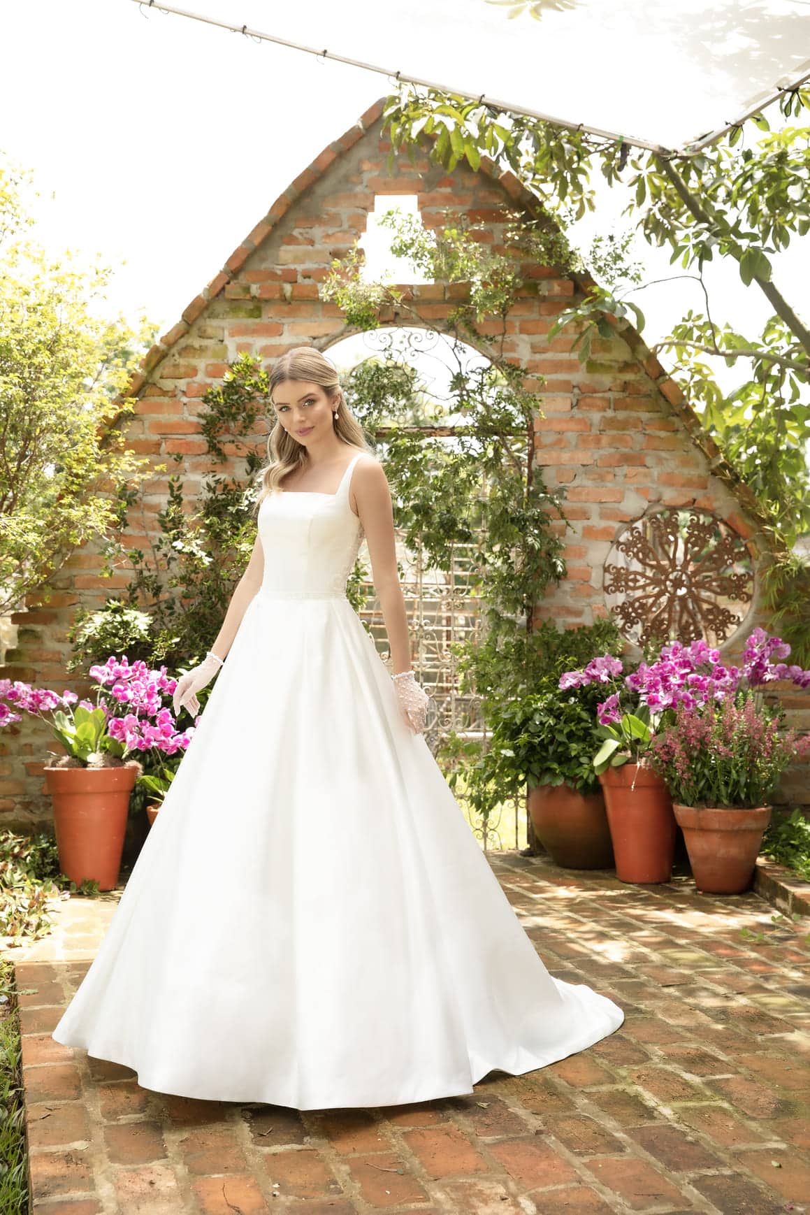 Inspirações de Vestidos de Noiva Princesa com Decote Quadrado Moderno