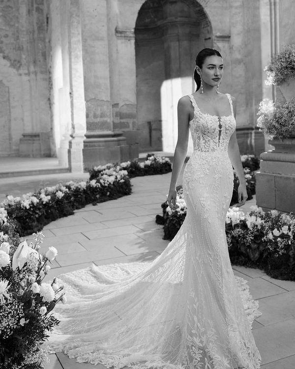 Vestidos de Noiva Minimalistas com Decote Quadrado: Elegância e Simplicidade