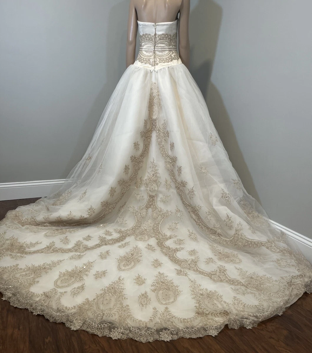 vestido de noiva dourado com brilho ou bordado