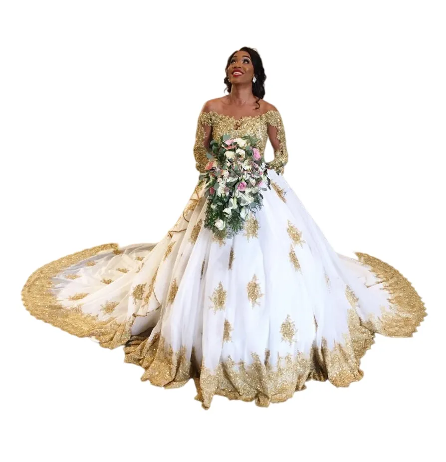 vestido de noiva dourado ou com detalhes em ouro