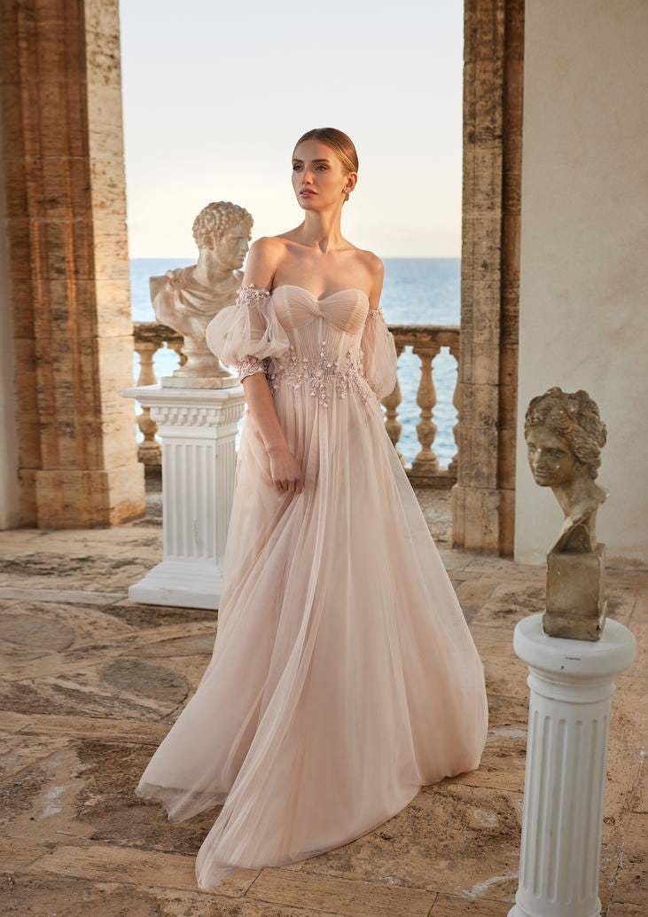 vestido de noiva dourado detalhes