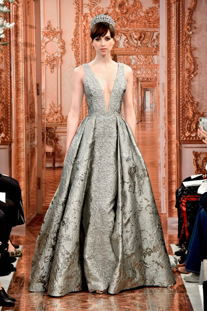 vestido de noiva dourado subtom de pele