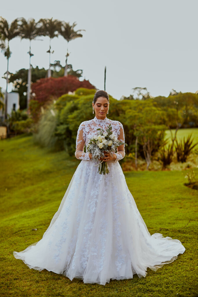 Vestido de Noiva Gola Alta: Modelos Clássicos vs. Modernos para Cada Estilo de Casamento
