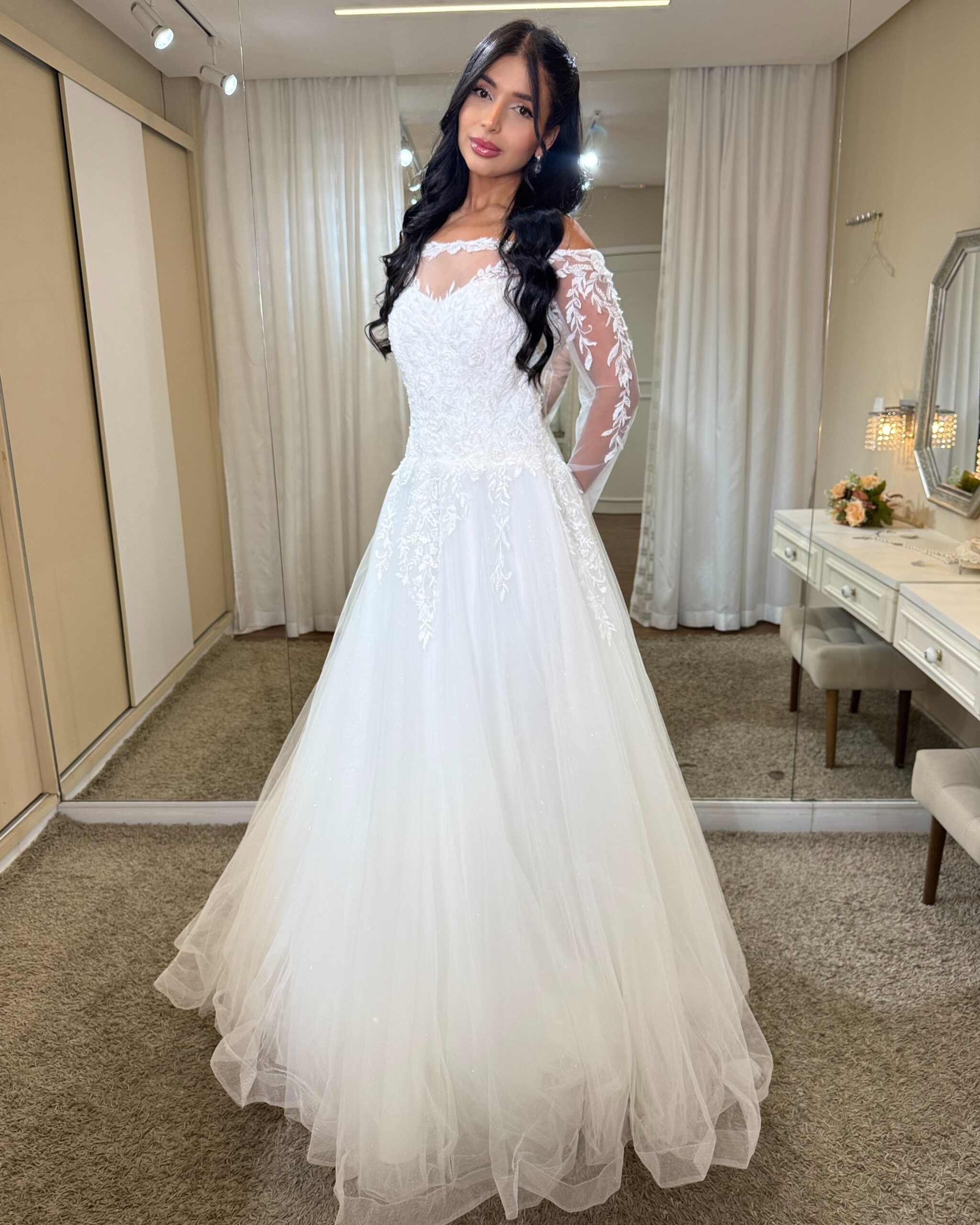 vestido de noiva gola canoa com renda