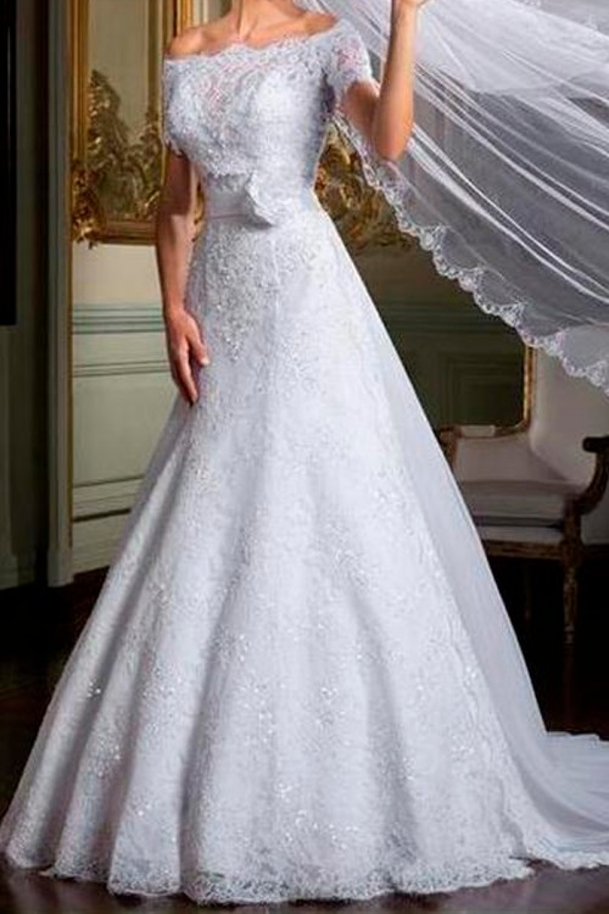 vestido de noiva gola canoa com transparência