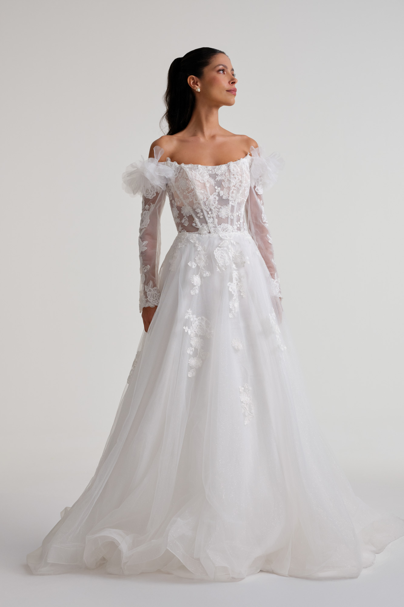 vestido de noiva gola canoa com cauda