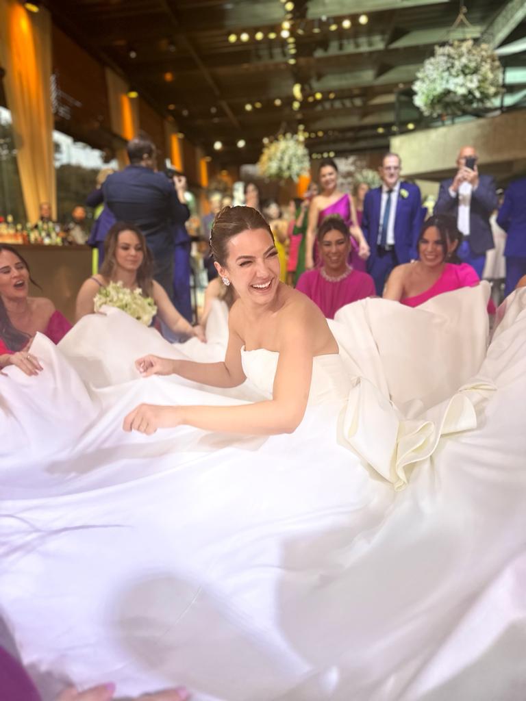 Vestido de Noiva Curto ou Midi: A Tendência Perfeita para a Pista de Dança