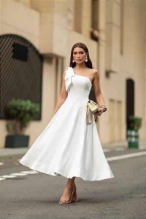 erros ao usar scarpin com vestido de noiva midi
