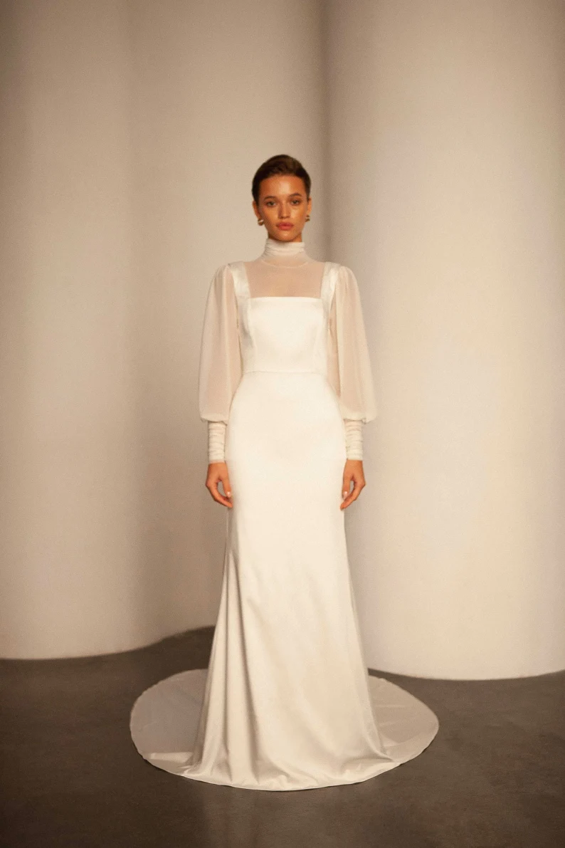 Como Usar Detalhes Pontuais para Elevar seu Vestido Minimalista